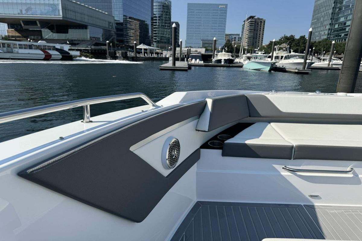 2023 Cruisers Yachts 42 