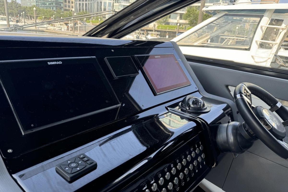 2023 Cruisers Yachts 42 