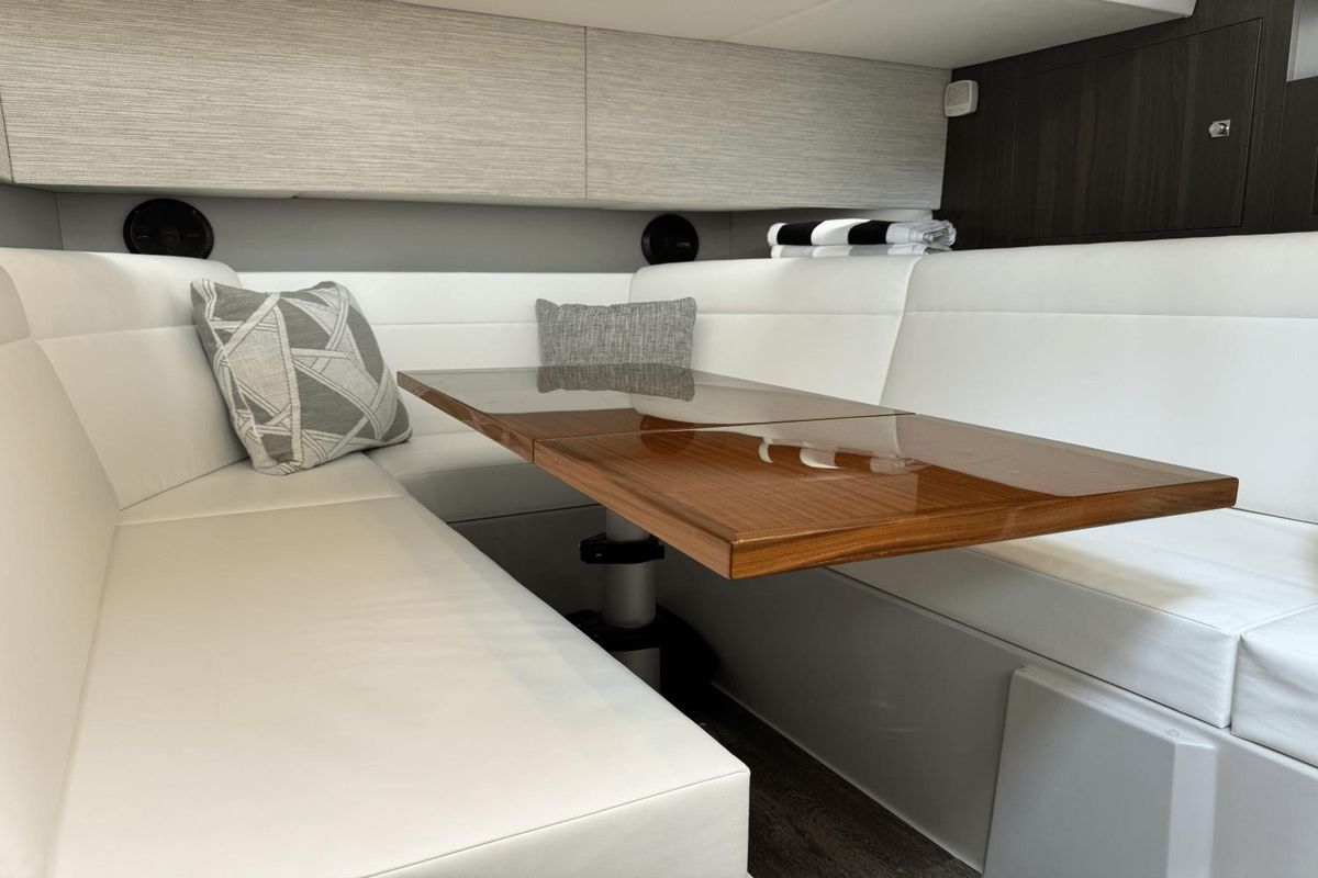 2023 Cruisers Yachts 42 