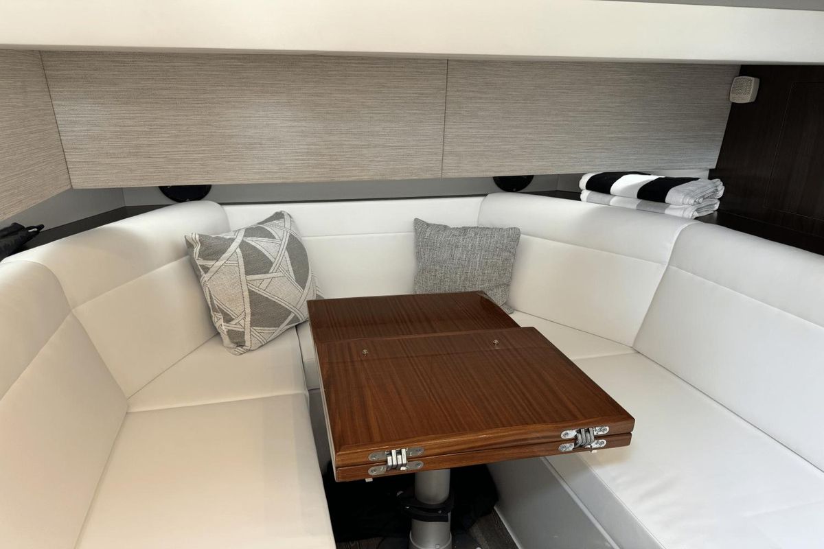 2023 Cruisers Yachts 42 