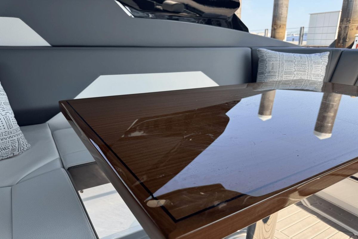 2023 Cruisers Yachts 42 