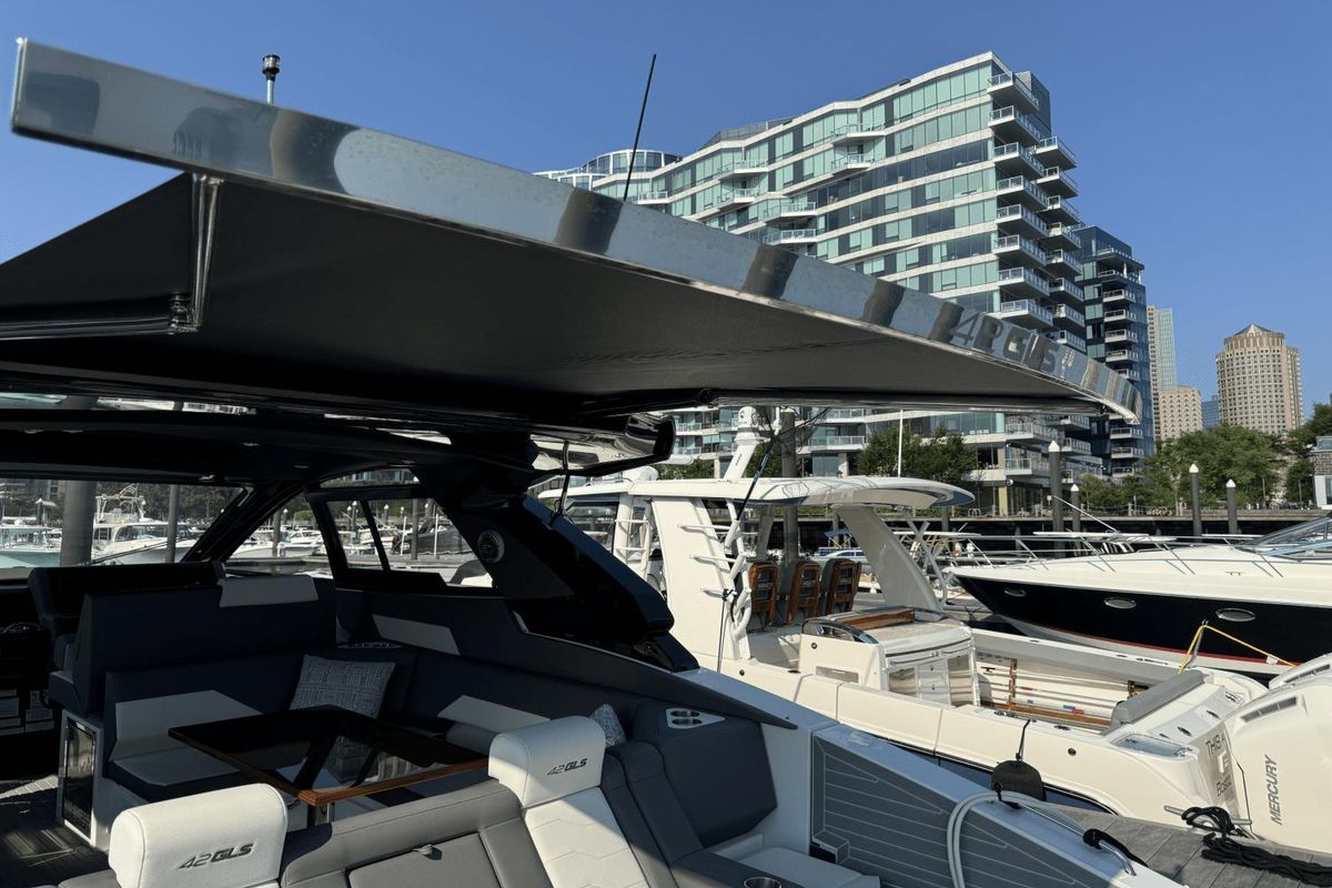 2023 Cruisers Yachts 42 