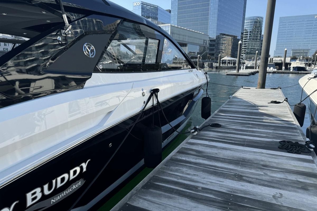2023 Cruisers Yachts 42 