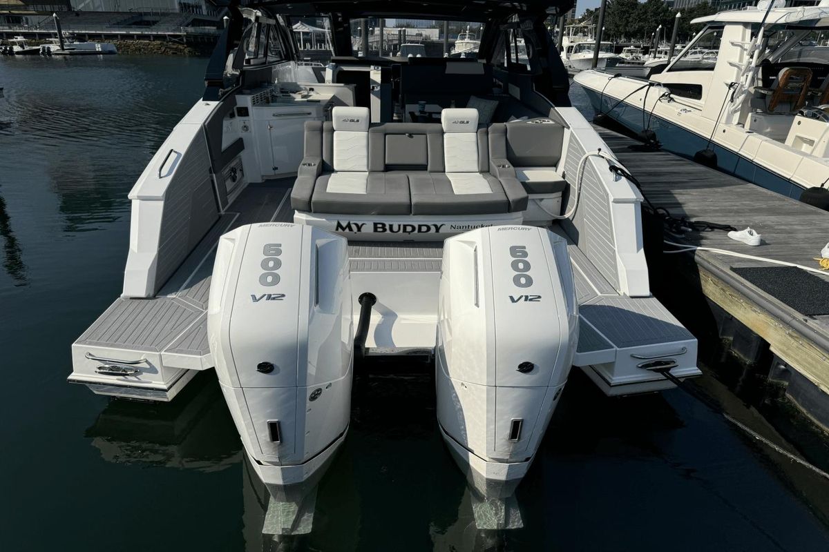 2023 Cruisers Yachts 42 