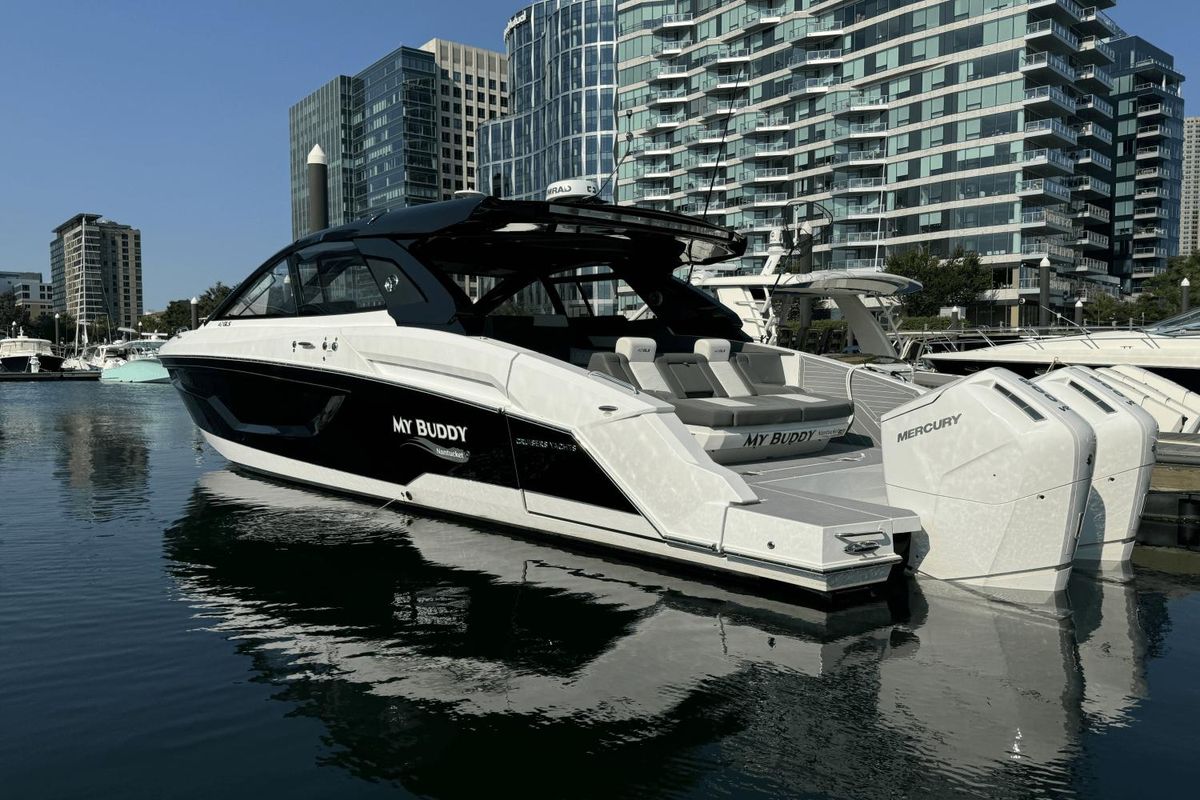 2023 Cruisers Yachts 42 