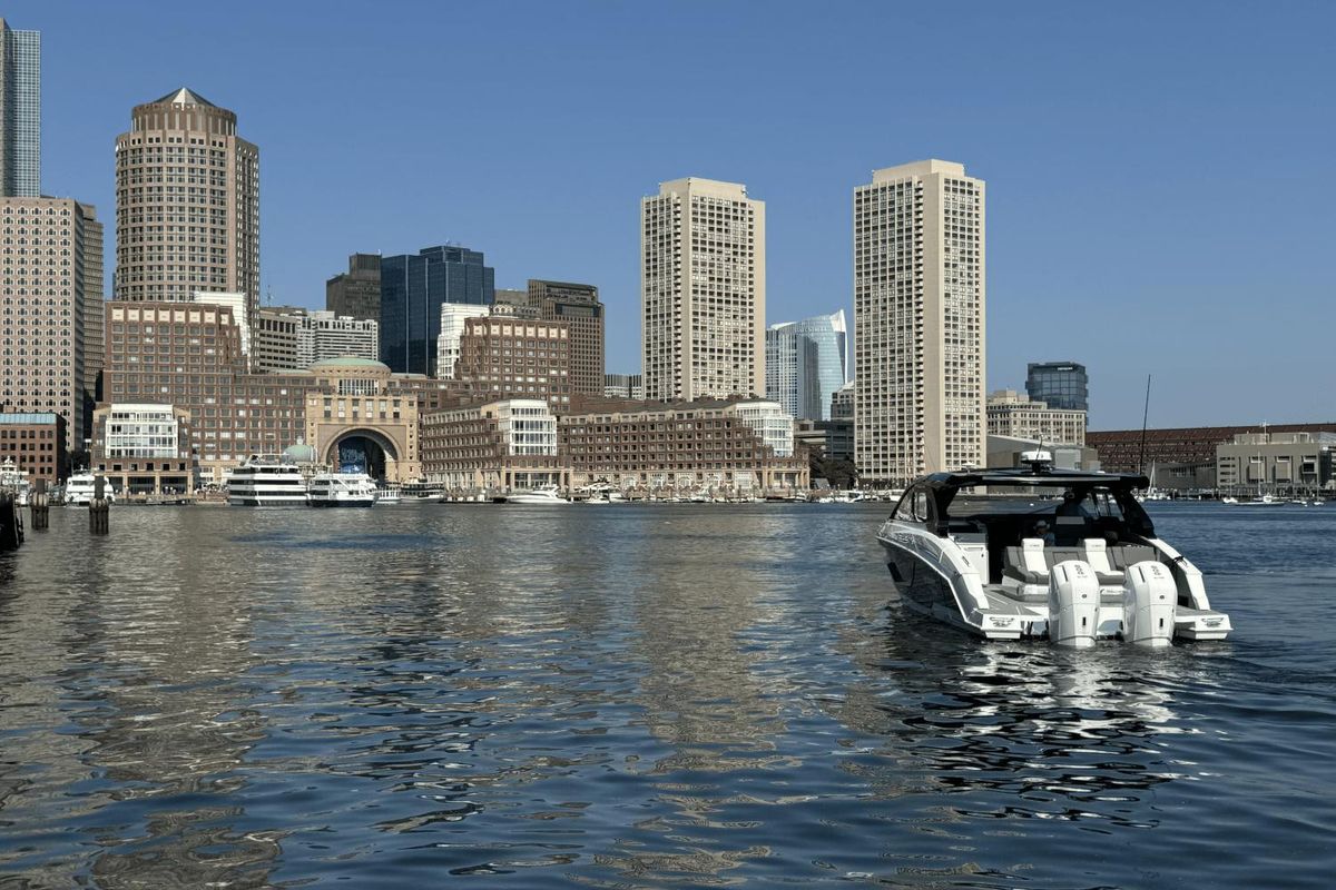 2023 Cruisers Yachts 42 