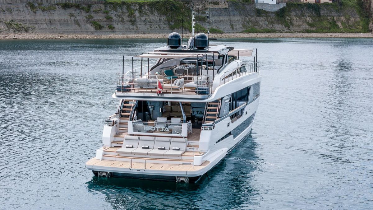 2023 Ferretti Yachts 98 
