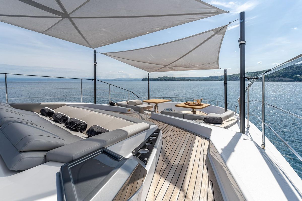 2023 Ferretti Yachts 98 
