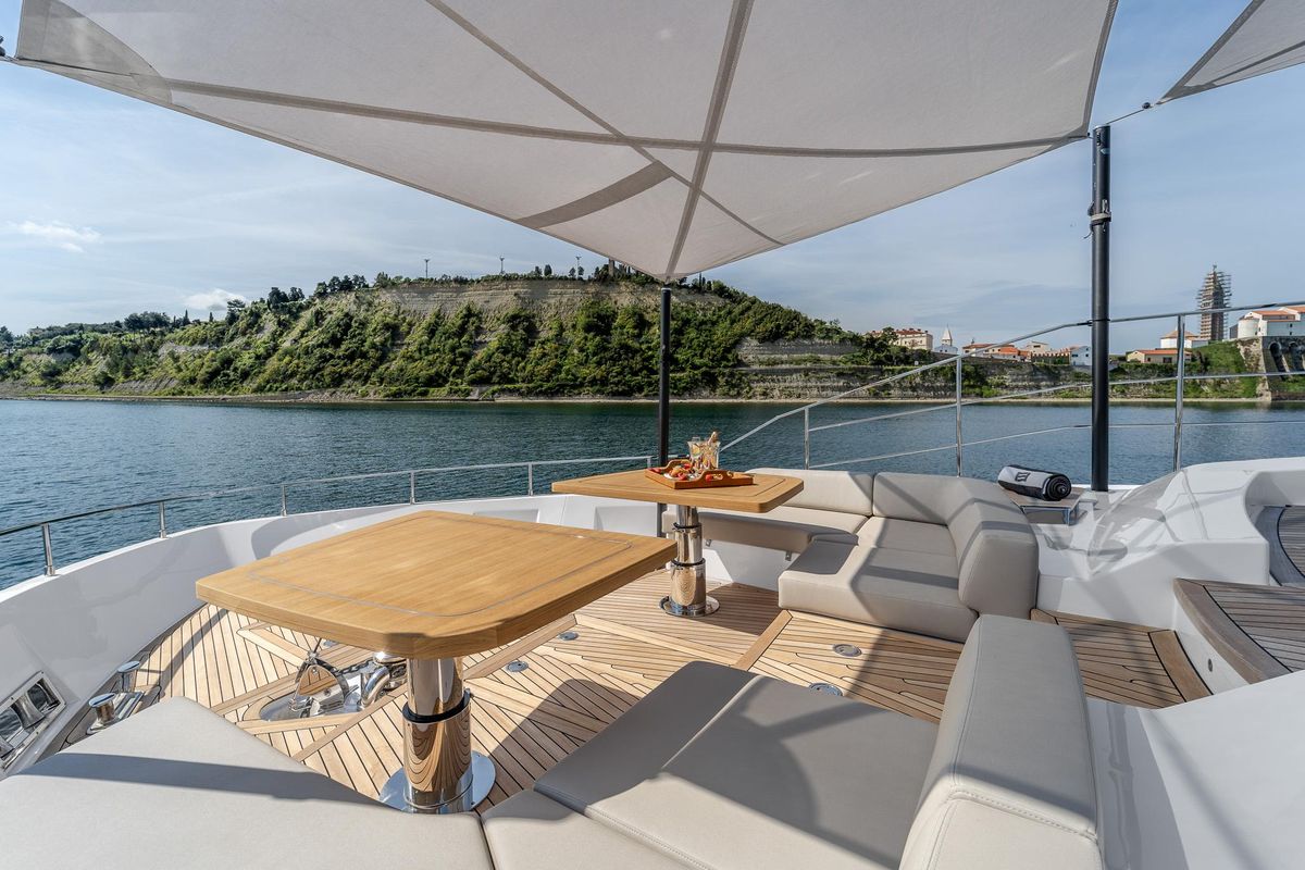 2023 Ferretti Yachts 98 