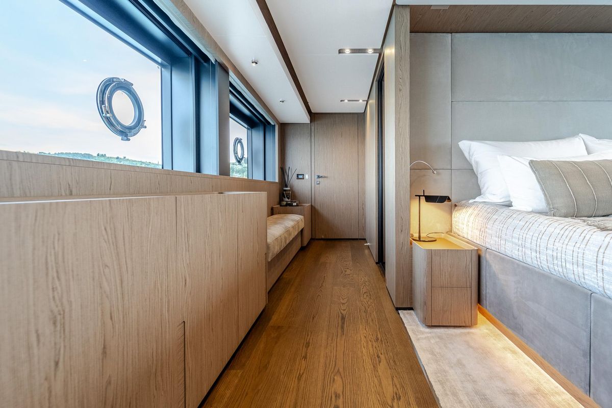 2023 Ferretti Yachts 98 