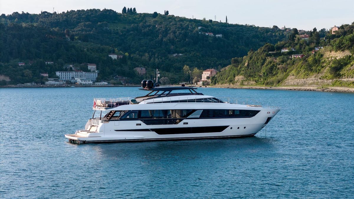 2023 Ferretti Yachts 98 