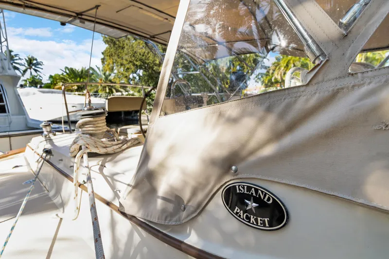 Mawe Yacht Photos Pics 2006 Island Packet 440 sailboat deck with ropes and canopy in marina setting.