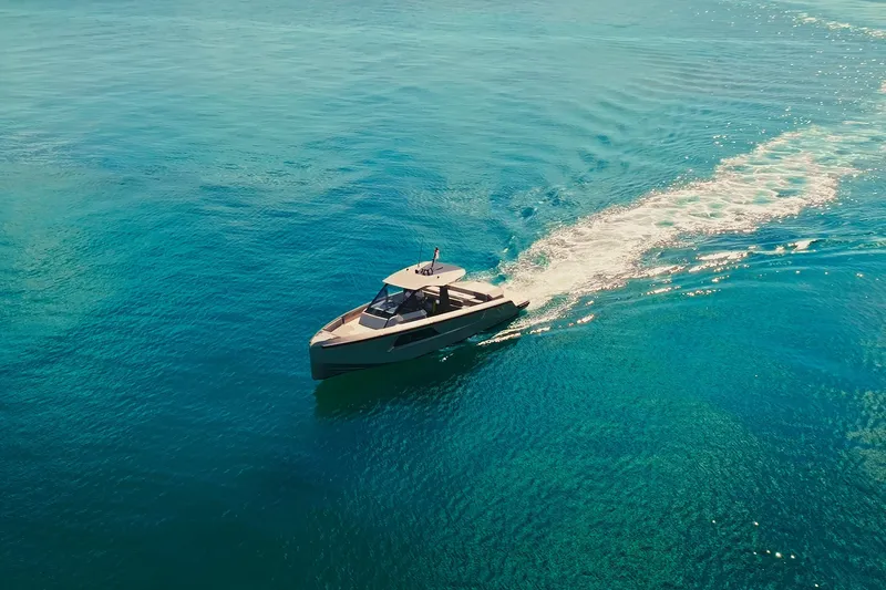 Mako Yacht Photos Pics 2024 Maori 46ft yacht cruising on clear blue ocean waters.