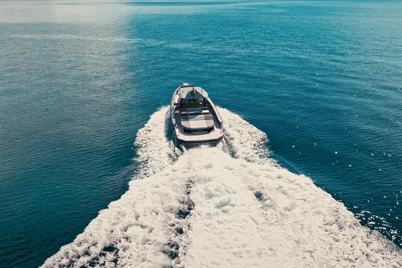 Mako Yacht Photos Pics 2024 Maori 46ft yacht cruising on open blue sea, leaving a white wake.