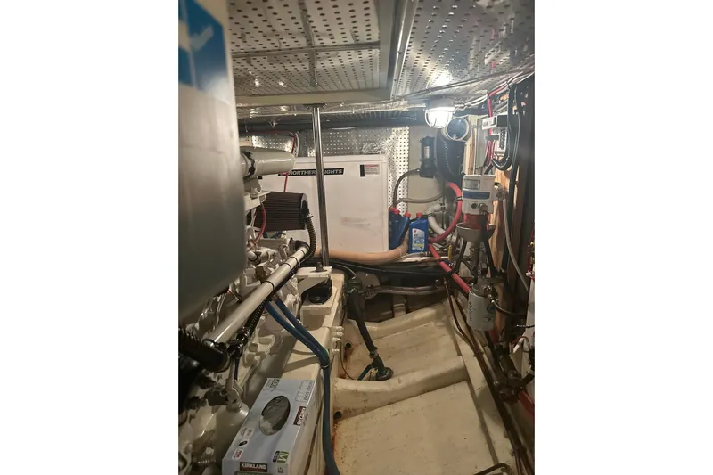 Phoenix Yacht Photos Pics Engine room of 2000 Island Gypsy 36 boat, featuring mechanical equipment and wiring.