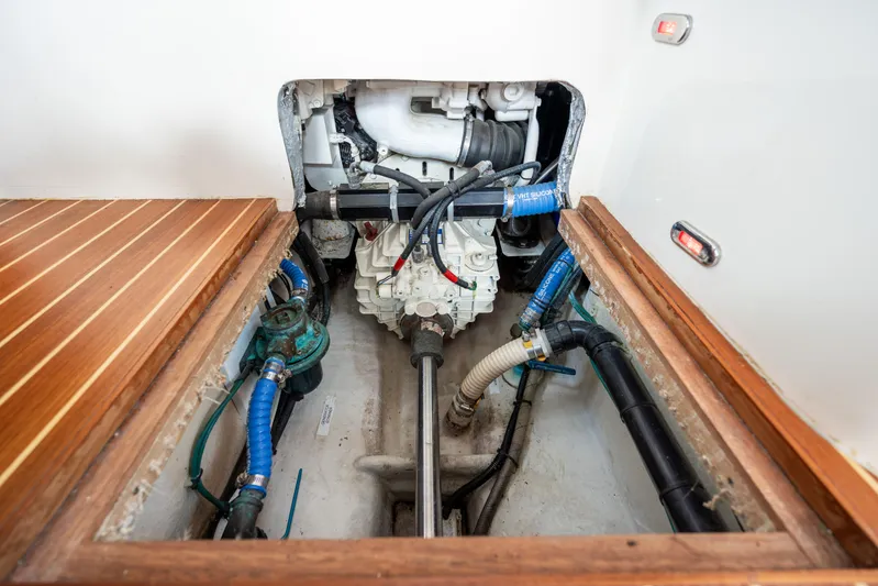 Fiddlesqueak Yacht Photos Pics 