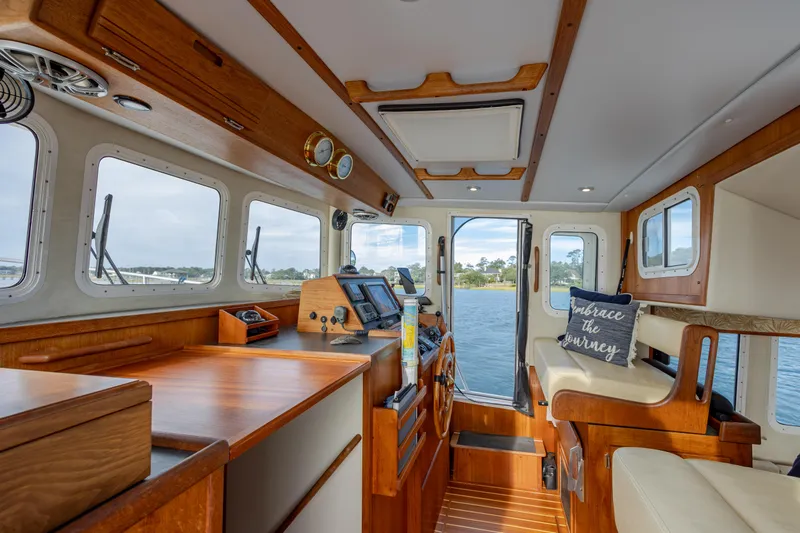 Fiddlesqueak Yacht Photos Pics 