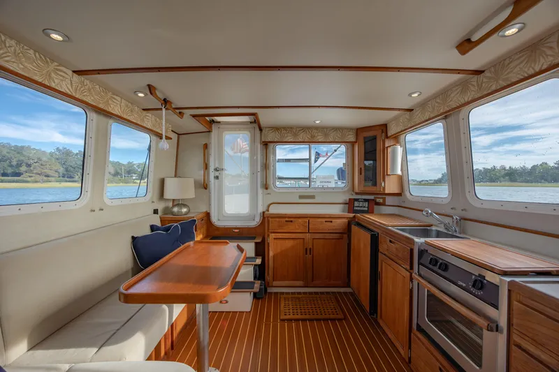 Fiddlesqueak Yacht Photos Pics 