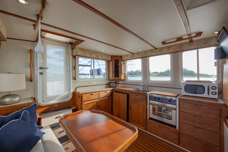 Fiddlesqueak Yacht Photos Pics 