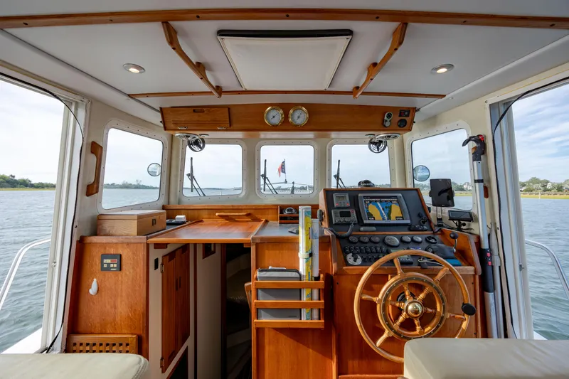 Fiddlesqueak Yacht Photos Pics 