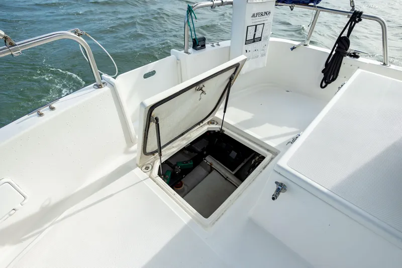 Fiddlesqueak Yacht Photos Pics 