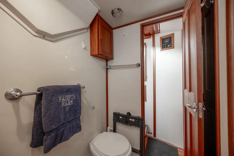 Fiddlesqueak Yacht Photos Pics 