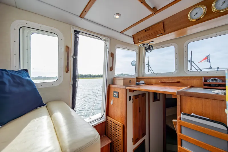 Fiddlesqueak Yacht Photos Pics 