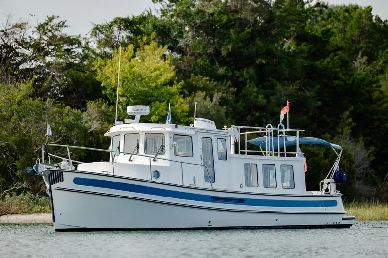 Fiddlesqueak Yacht Photos Pics 