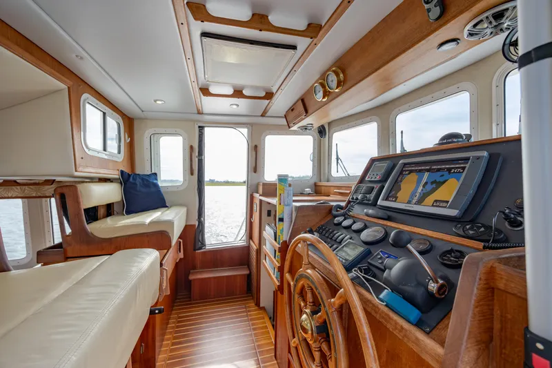 Fiddlesqueak Yacht Photos Pics 