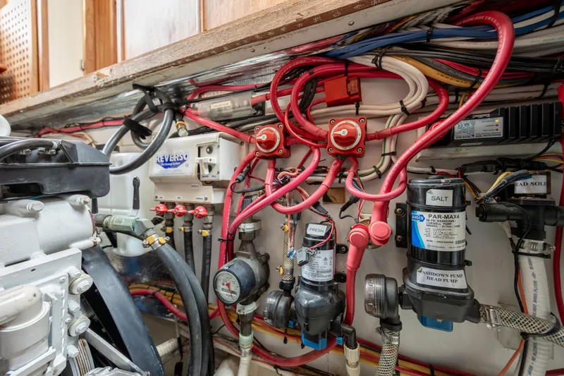 Fiddlesqueak Yacht Photos Pics 