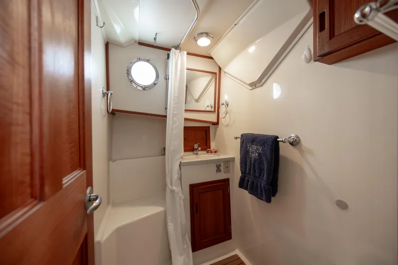 Fiddlesqueak Yacht Photos Pics 