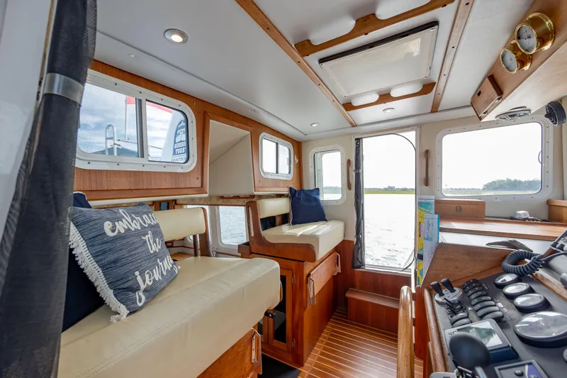 Fiddlesqueak Yacht Photos Pics 