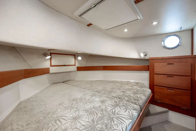 Fiddlesqueak Yacht Photos Pics 