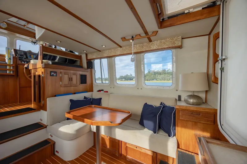 Fiddlesqueak Yacht Photos Pics 