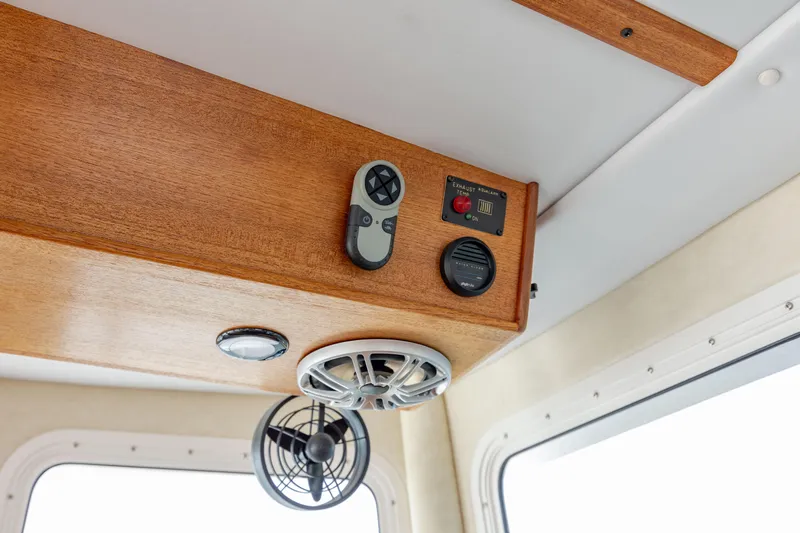 Fiddlesqueak Yacht Photos Pics 