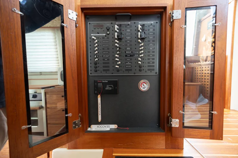 Fiddlesqueak Yacht Photos Pics 