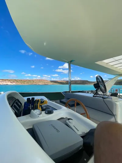  Yacht Photos Pics 1998 Azimut 85 Ultimate yacht helm with scenic ocean view.