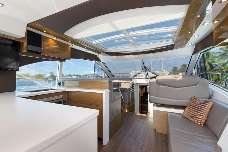 Insieme Yacht Photos Pics Cruisers 45 - Salon