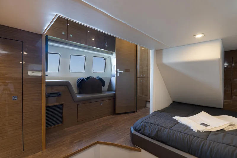 Insieme Yacht Photos Pics Cruisers 45 - Guest Stateroom