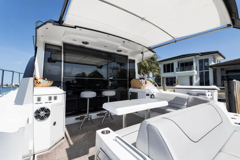 Insieme Yacht Photos Pics Cruisers 45 - Aft Deck