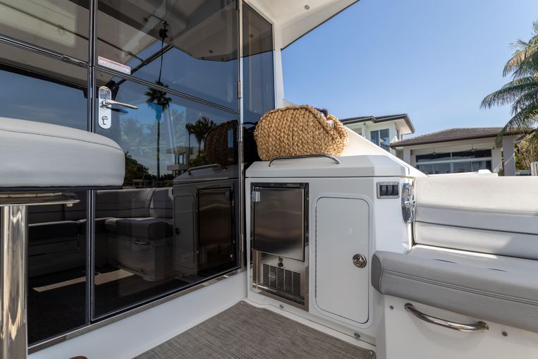 2018-45-cruisers-yachts-45-cantius
