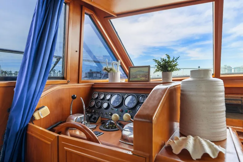 The Aquaholic Yacht Photos Pics 1988 Marine Trader Trawler helm with nautical decor and panoramic windows.