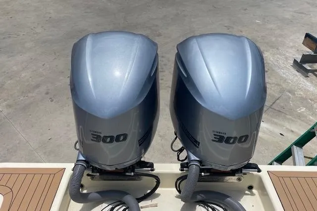  Yacht Photos Pics Twin Yamaha 300 engines on a 2020 Chris-Craft Catalina 30 boat.