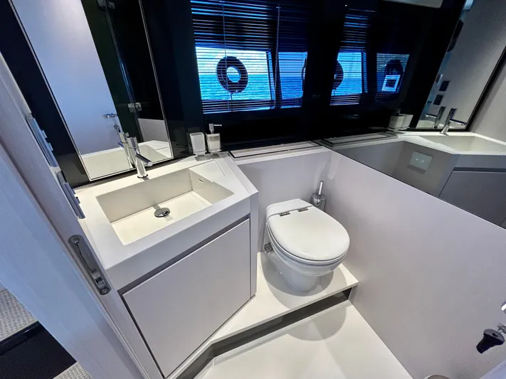 Nc03079 Yacht Photos Pics 