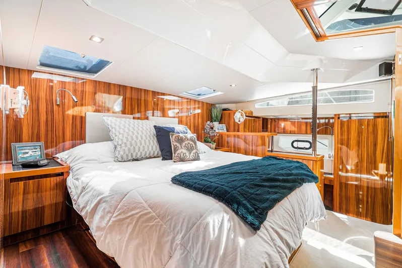 Cat Tastic Yacht Photos Pics King Size Bed
