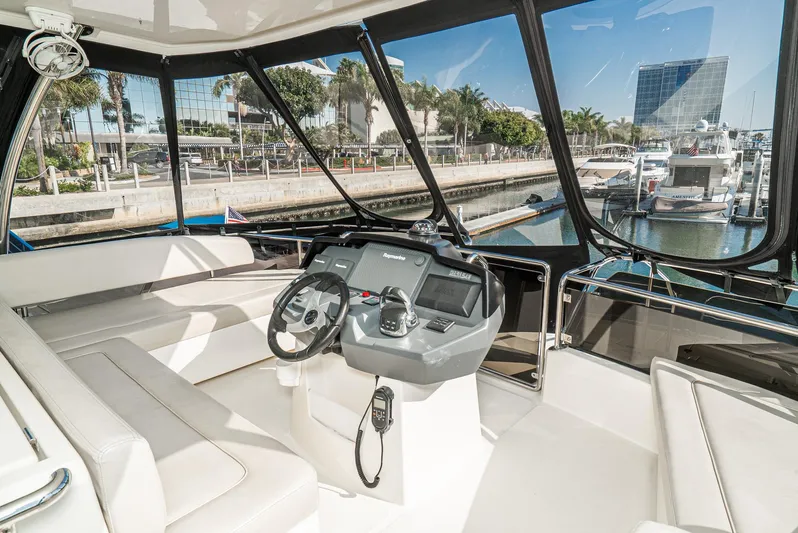 Cat Tastic Yacht Photos Pics Flybridge Helm Station