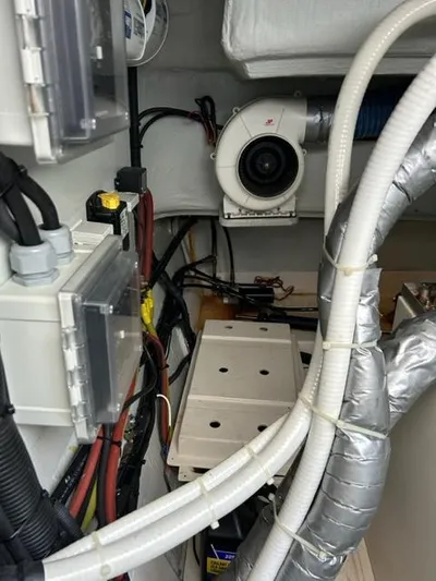 Cat Tastic Yacht Photos Pics Engine Room