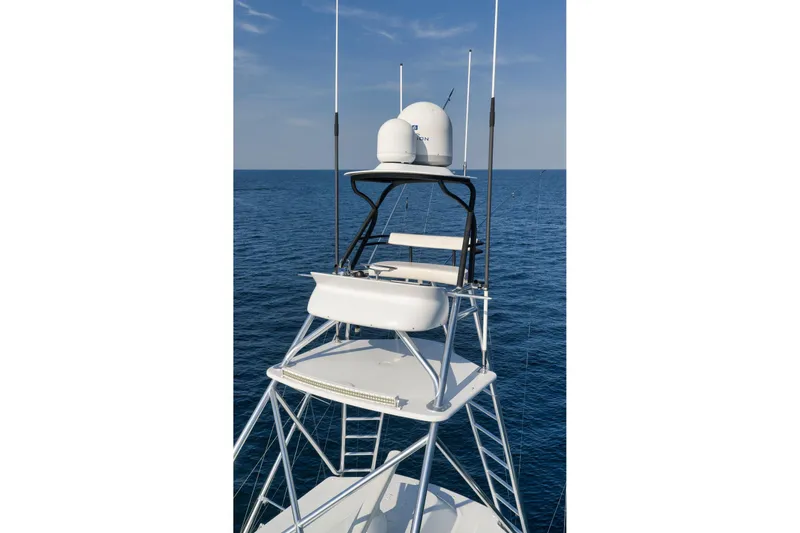 Raise Em Up Yacht Photos Pics Tower of 2007 Sunny Briggs Custom Carolina Sportfish against ocean backdrop.