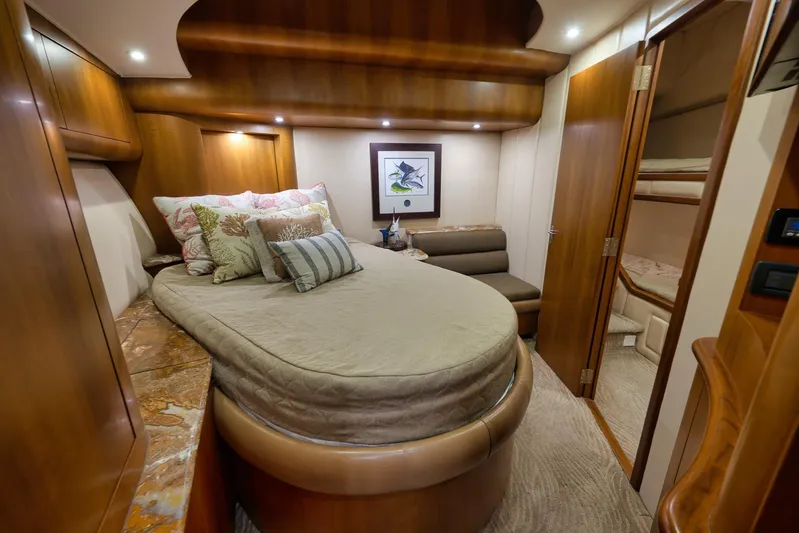 Raise Em Up Yacht Photos Pics Luxurious cabin interior of 2007 Sunny Briggs Custom Carolina Sportfish yacht.