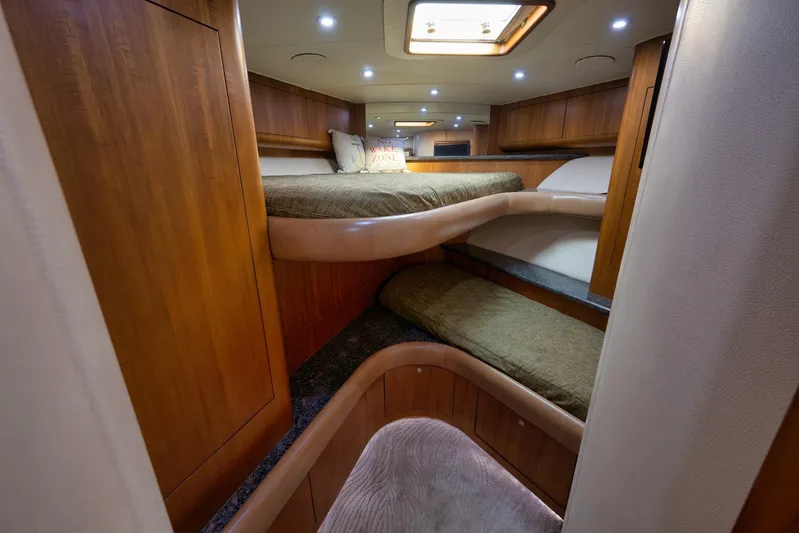 Raise Em Up Yacht Photos Pics Luxurious cabin interior of 2007 Sunny Briggs Custom Carolina Sportfish yacht.